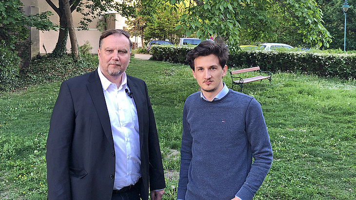 Stadtparteiobmann Michael Danzinger und JVP-Chef Jakob Schöner auf dem Areal des künftigen Beethovenparks.