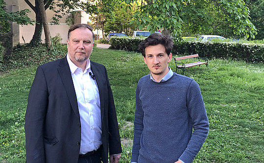 Stadtparteiobmann Michael Danzinger und JVP-Chef Jakob Schöner auf dem Areal des künftigen Beethovenparks.